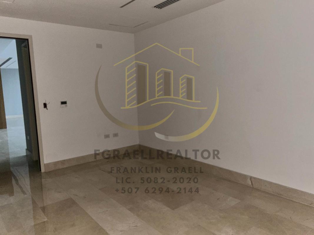 Large bedroom with walk-in closet, marble floors, ocean view PH Torre Panorama Panama City