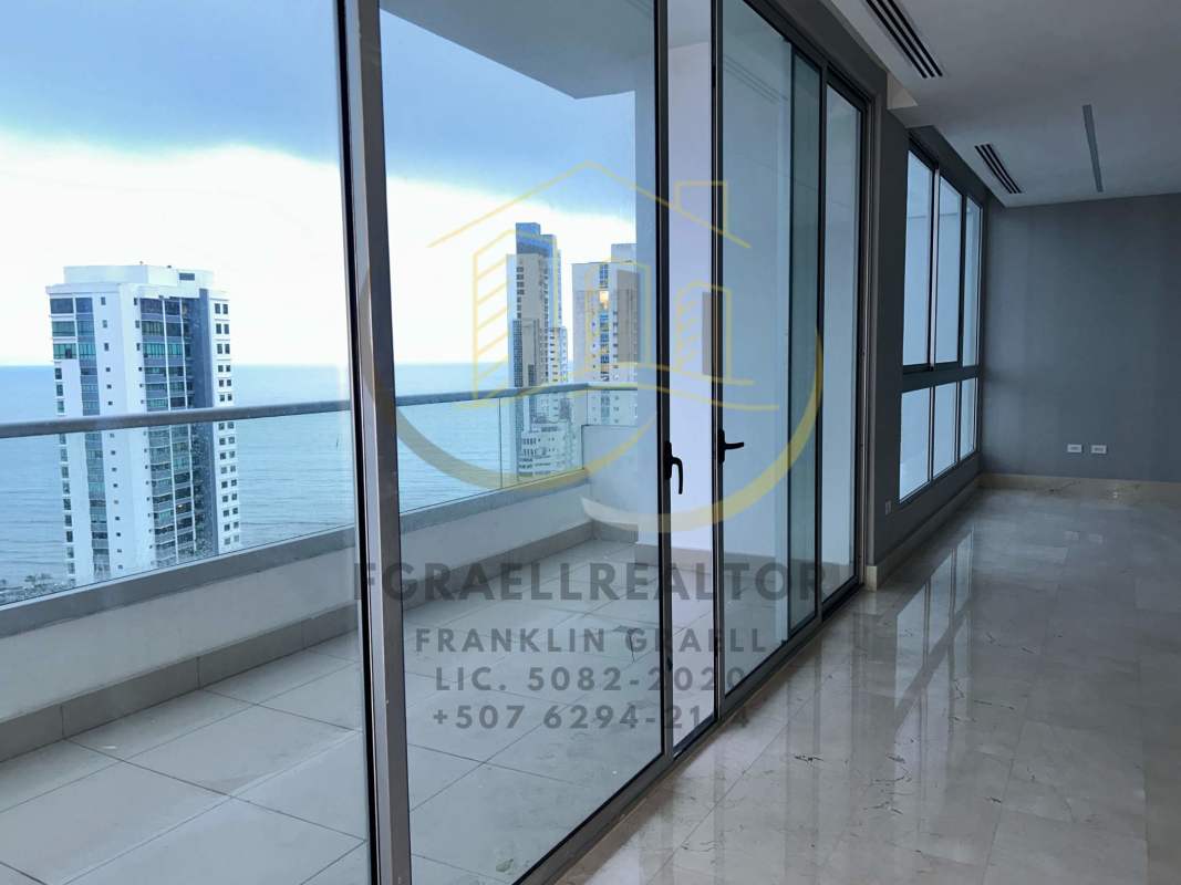Contemporary living area with marble floors, sliding doors to balcony with amazing bay views at Torre Panorama Panama City