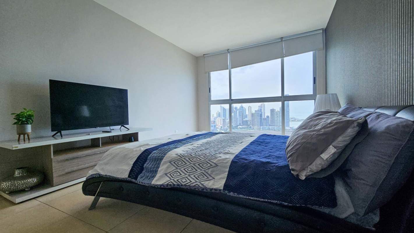 Second bedroom with AC and city view window at PH BICSA Tower Panama City