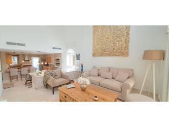 Fully equipped kitchen granite countertops stainless appliances open dining at Tucán Country Club villa Panama