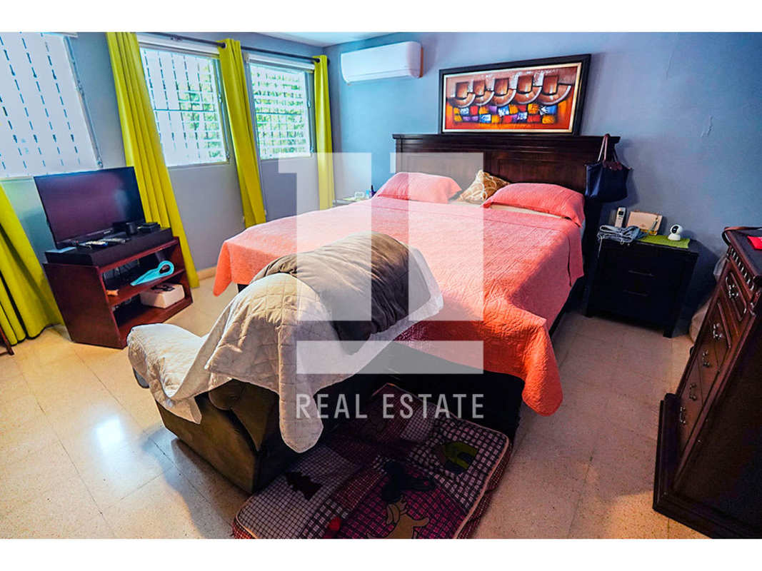 Large master bedroom with AC and windows Altos del Golf Panama house