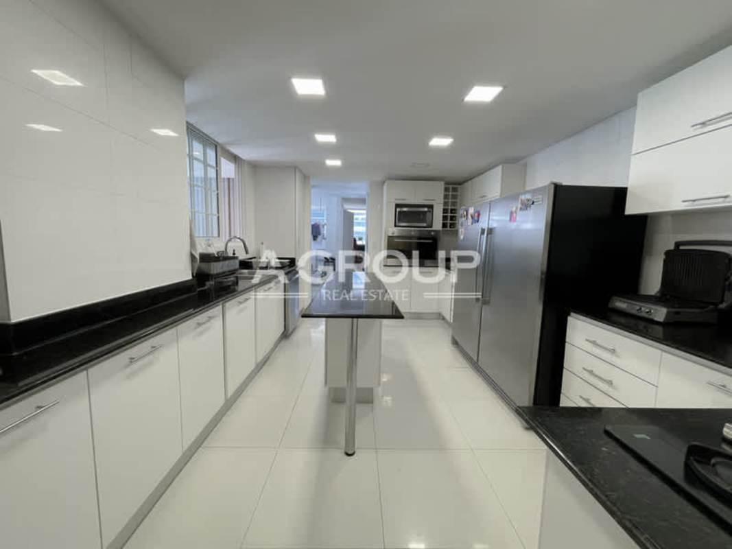 Modern kitchen with black granite counters, island, premium appliances PH Tamanaco Punta Paitilla Panama