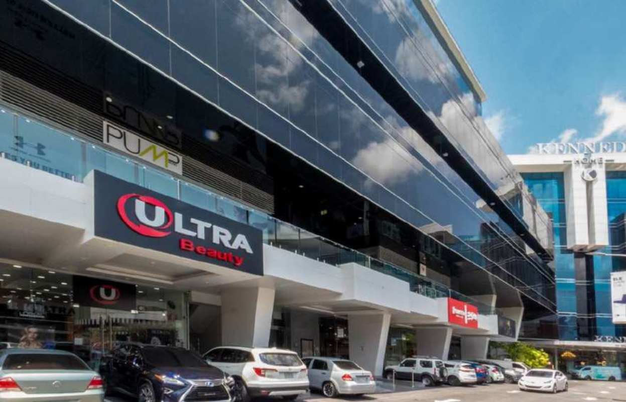 Exterior Plaza Street Mall commercial center retail shops Panama