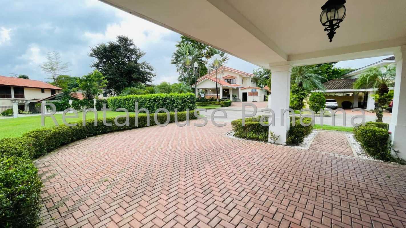 Backyard with private pool, jacuzzi, tropical landscaping at PH Camino de Cruces El Dorado Panama