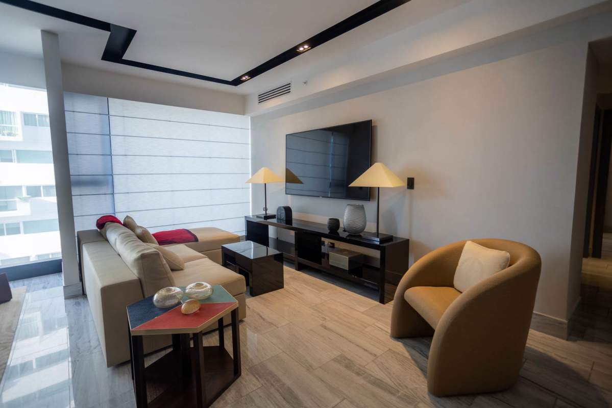 Rooftop infinity pool with panoramic view of Pacific Ocean and skyscrapers PH BICSA Panama