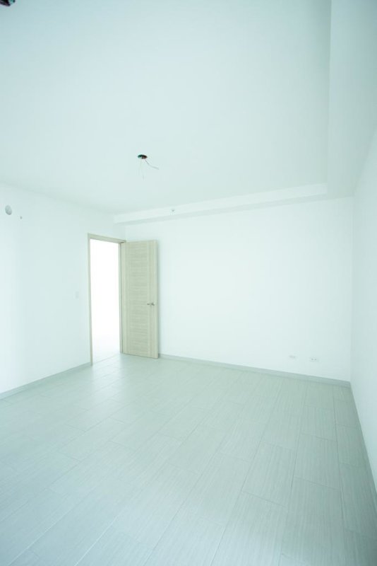 Bright bedroom with big window natural light PH The Towers San Francisco Panama