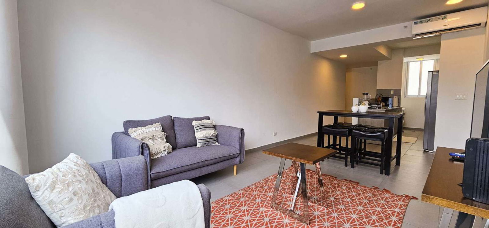 Furnished bedroom with city skyline view, large windows and split AC at Signature Point La Cresta Panama