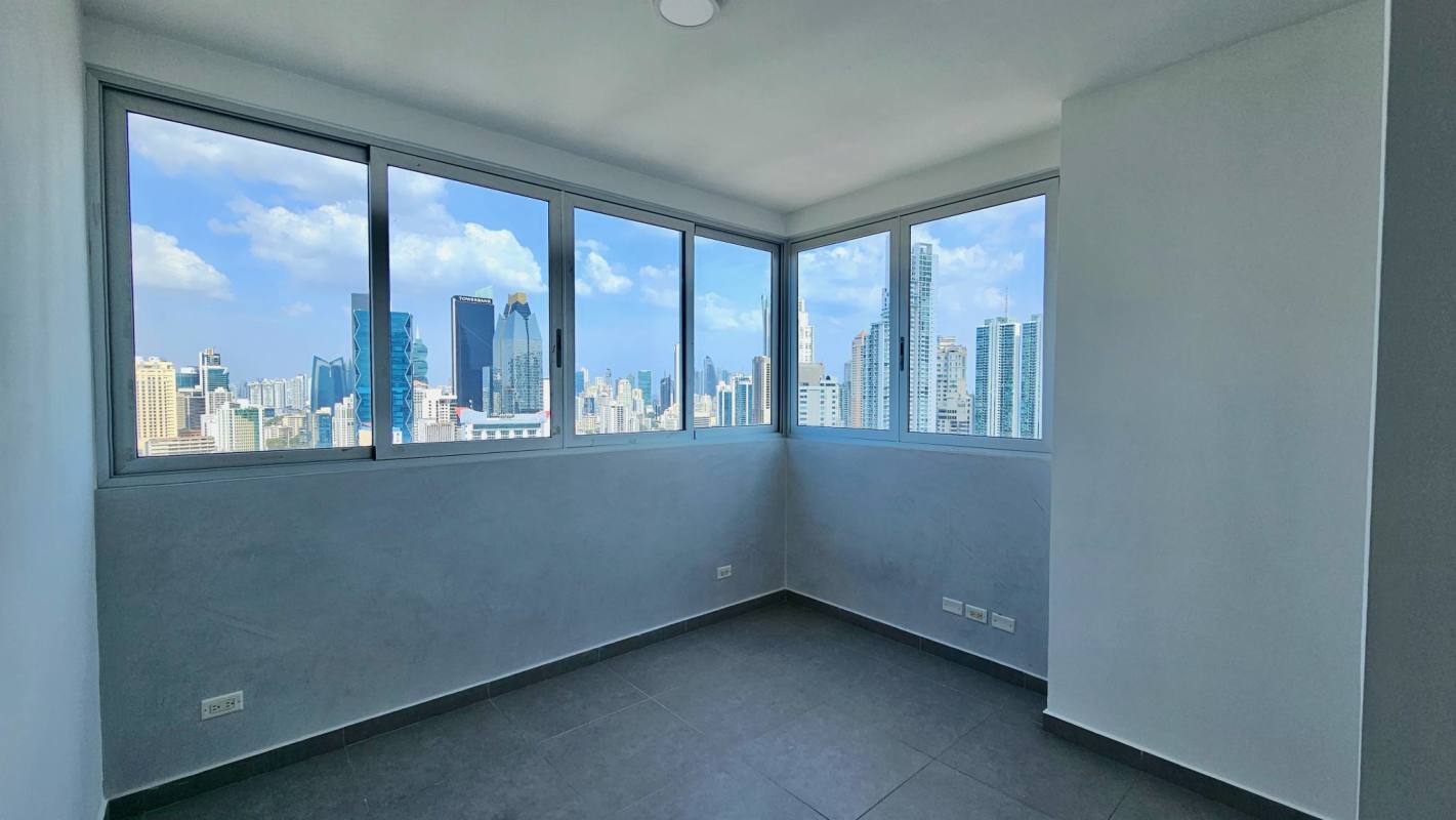 Corner room with skyline views at PH Signature Point La Cresta Panama