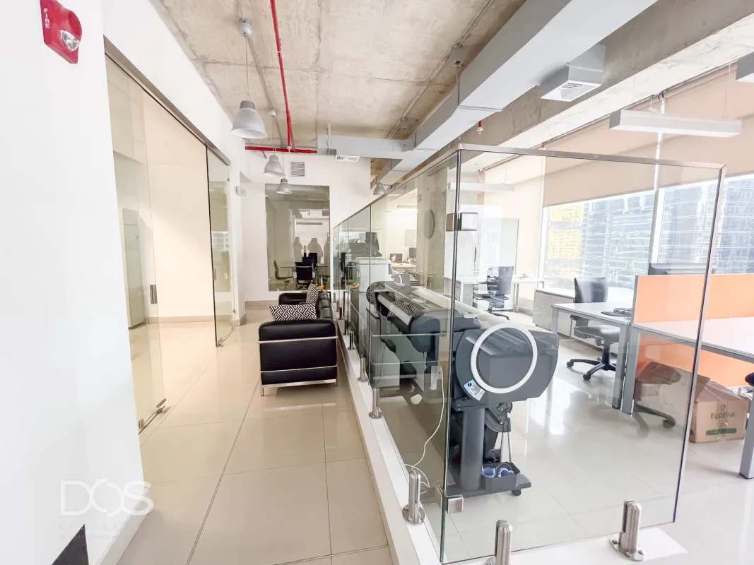 Reception lobby with desk and glass partition Sortis Business Tower Obarrio Panama