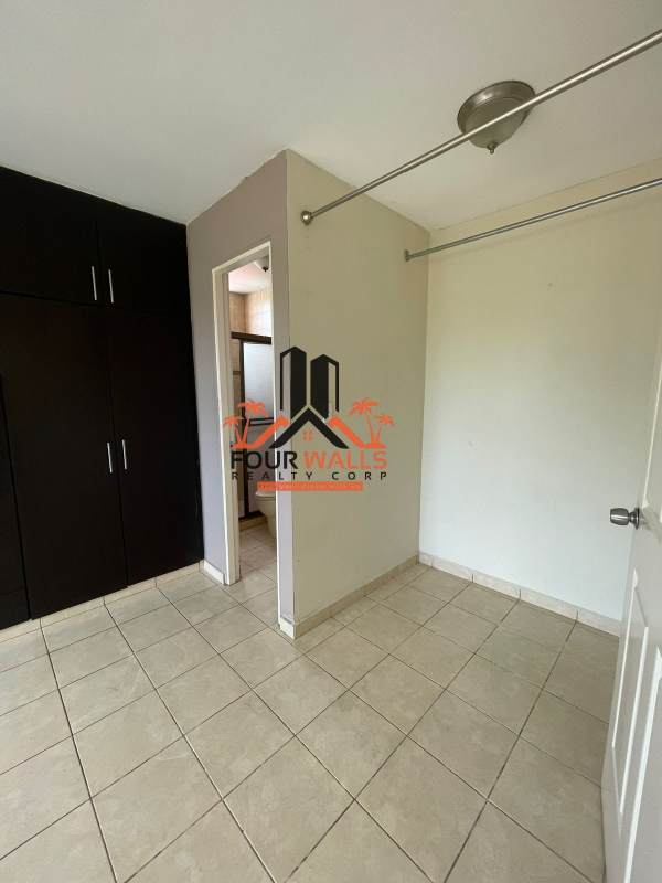 Bathroom with pedestal sink and tiled shower PH Verde Azul El Ingenio Panama City