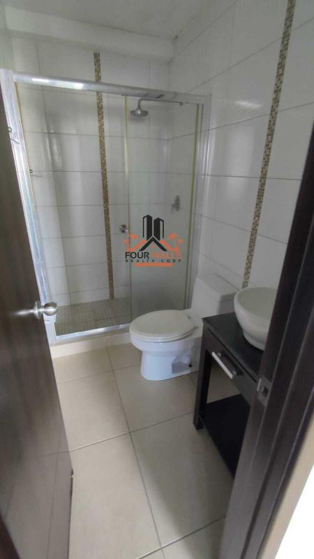 Bathroom with vessel sink and glass enclosed shower in PH Kings Park Condado del Rey Panama