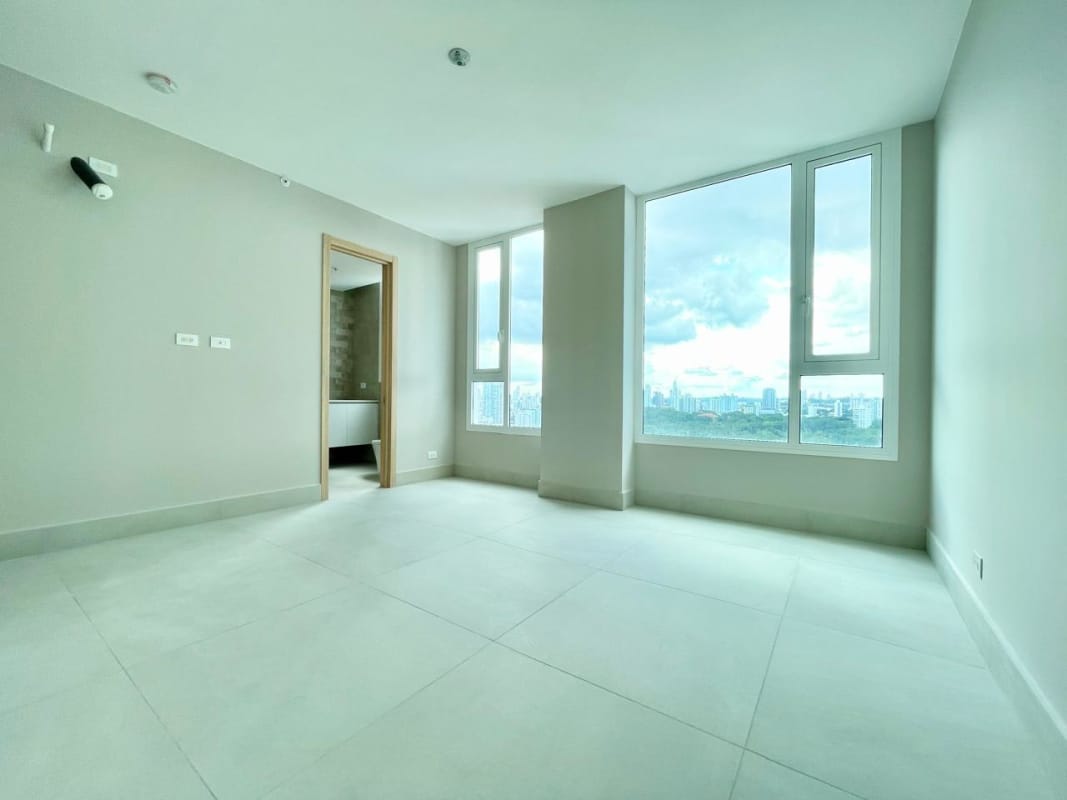 Fully equipped gym with skyline views at PH Riviera del Golf Coco del Mar Panama City