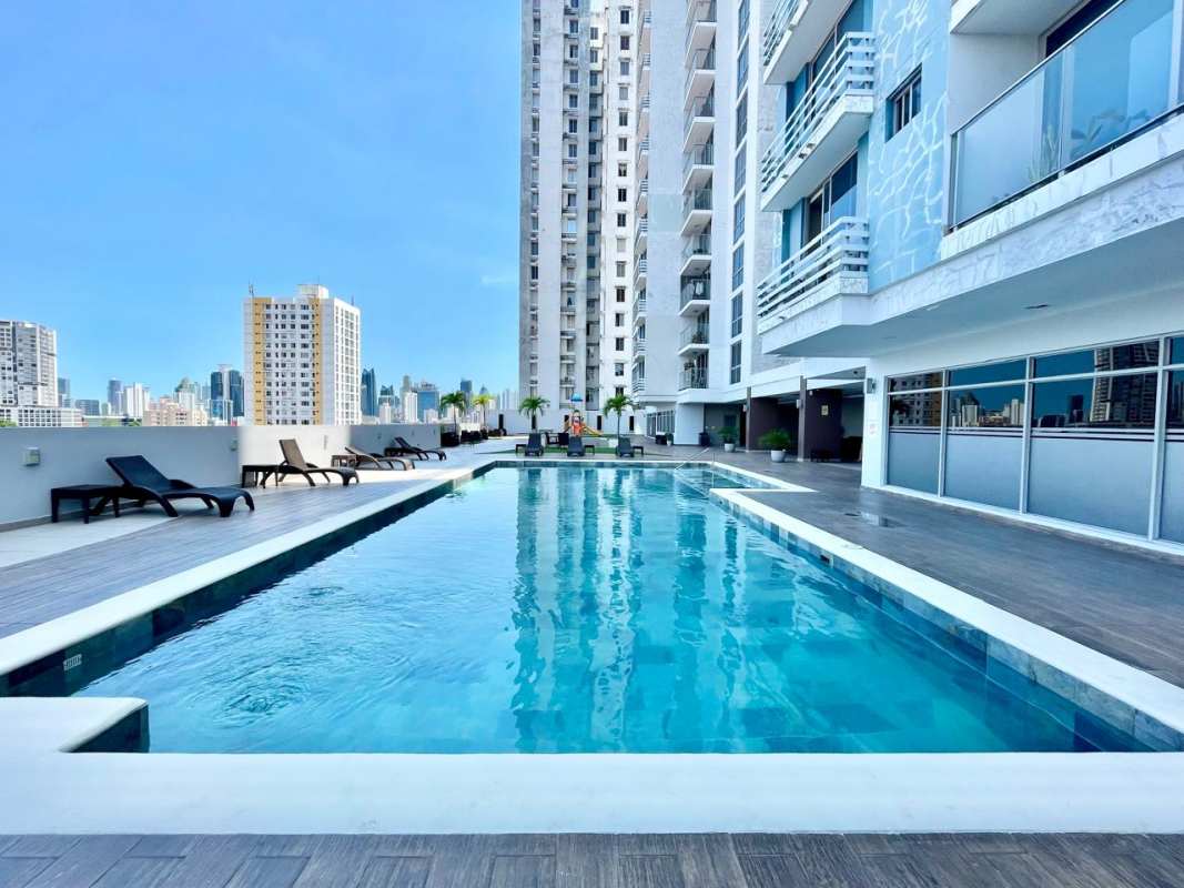 Sunny bedroom with window and built-in closet apartment PH Torres de Castilla Panama