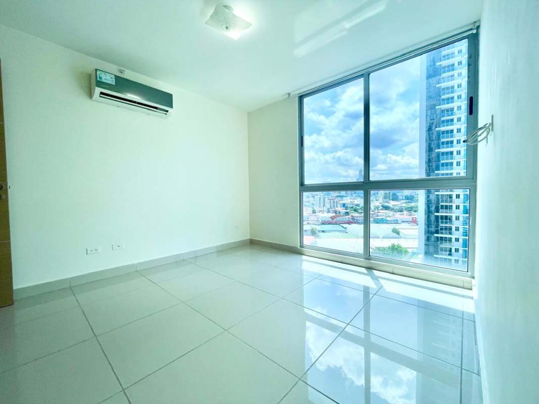 Modern bathroom with walk-in shower and ceramic tiles PH Torres de Castilla Panama