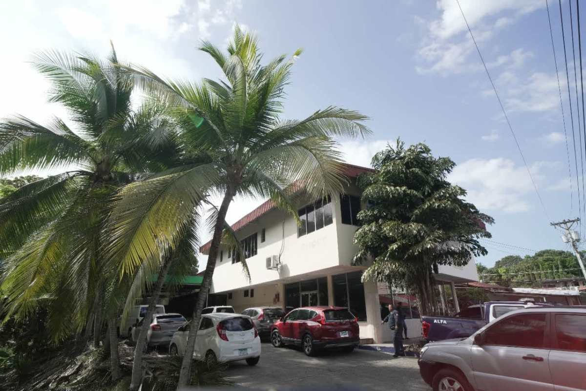 Parking area with landscaped greenery at commercial industrial building Betania Panama