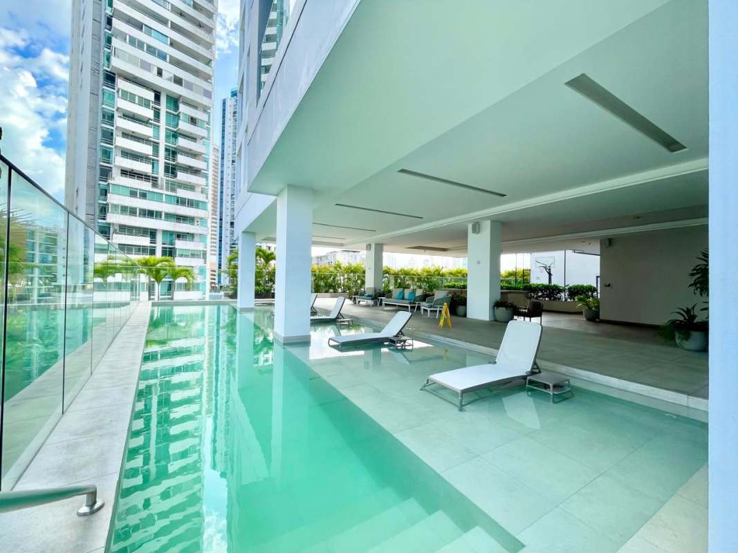 Modern infinity rooftop pool overlooking Panama City skyline at PH Riviera del Golf Coco del Mar