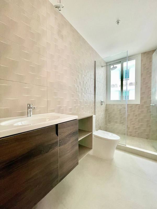Contemporary minimalist bathroom with floating vanity, glass shower in PH Riviera del Golf Panama City