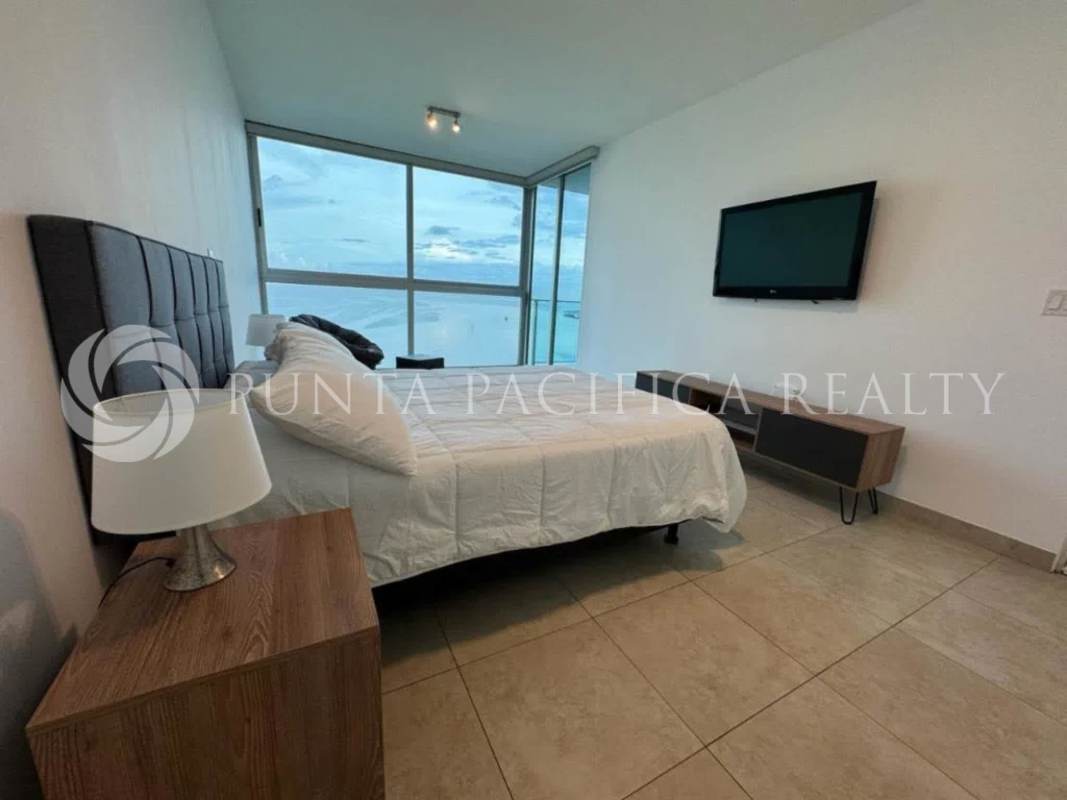 Spacious balcony overlooking ocean and skyline PH H2O Avenida Balboa Panama