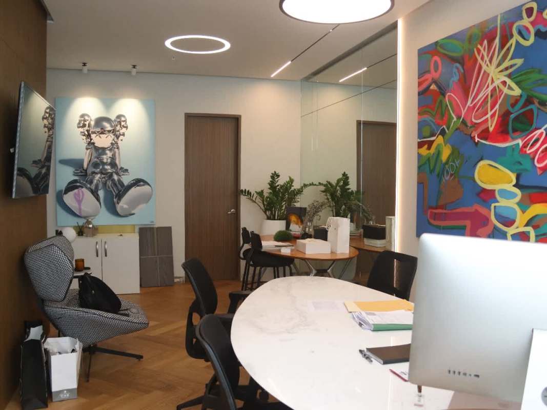 Private executive office hardwood floors PH Torre Arifa Panama City