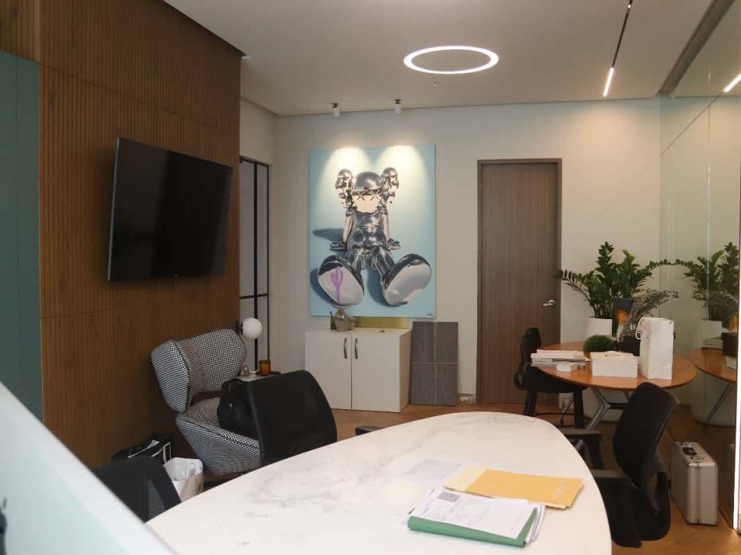 Flexible office workspaces natural lighting Torre Arifa Santa Maria Panama