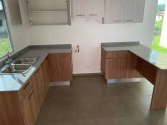 Bathroom with walk-in shower ceramic tiles in house rental La Reserva Santiago Panama