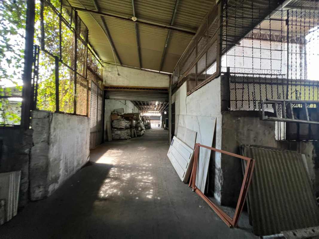 Warehouse space with metal roofing and mesh windows Panama commercial complex