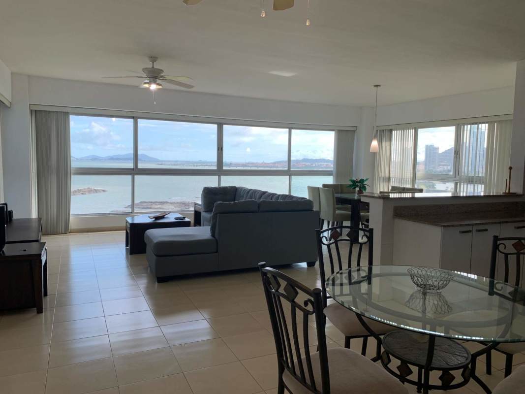 Glass dining table with oceanfront view floor to ceiling windows Grand Bay Avenida Balboa