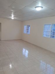 Bright empty bedroom with tiled floor, two windows, ideal for customization, in Guadalupe La Chorrera