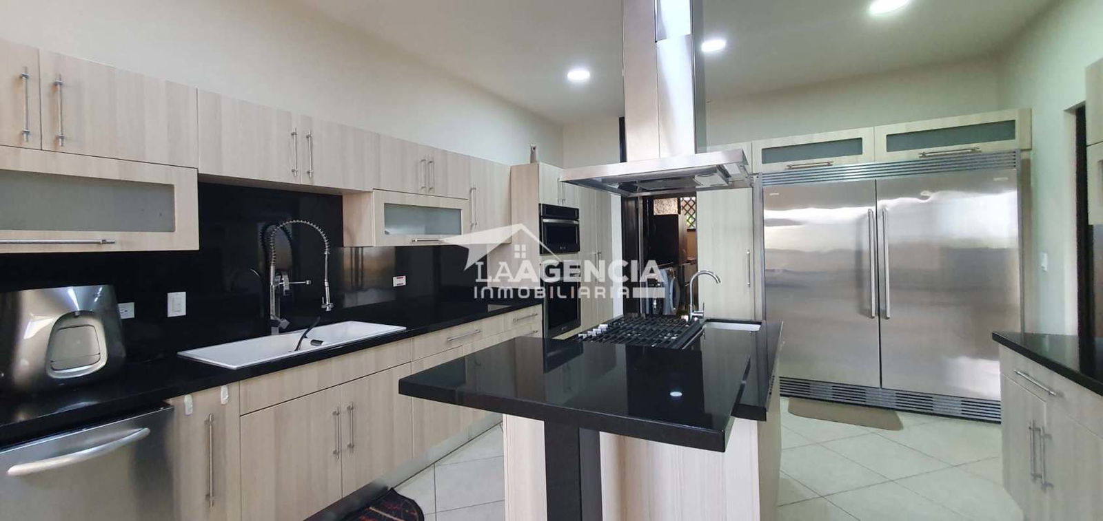 Large master bedroom with en-suite, walk-in closet, and panoramic views Embassy Club Panama