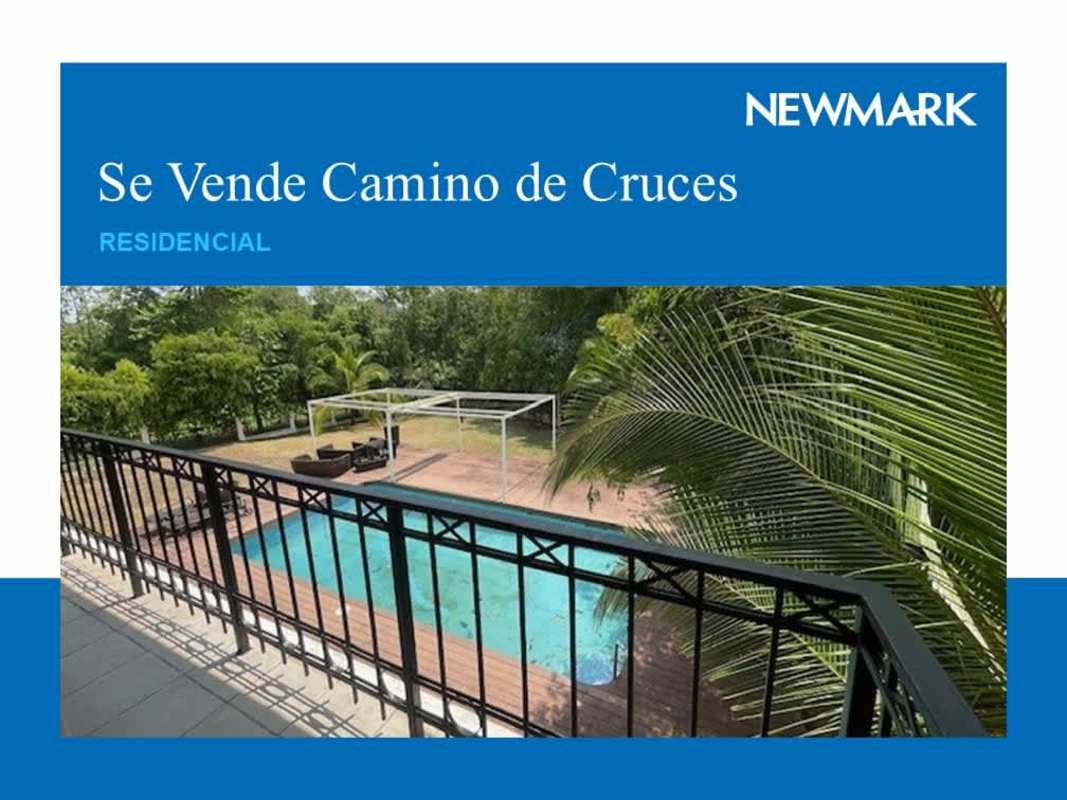 Large pool with sun deck, gazebo and lush private gardens in Camino de Cruces residence