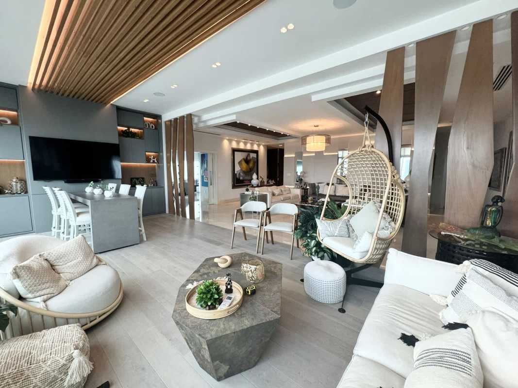 Luxury master bedroom with panoramic ocean views and ensuite bath in PH Terrazas del Pacífico