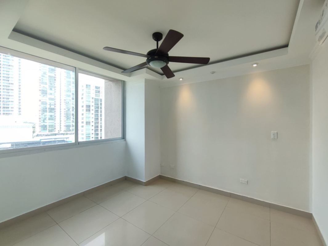 Kitchen with granite countertops, stove and double sink in PH Sevilla Costa del Este