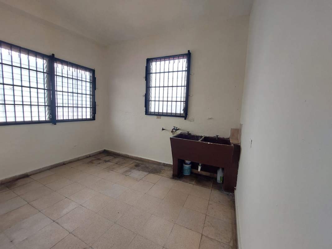 3BR 3BA Apartment with Balcony & Parking in Juan Díaz