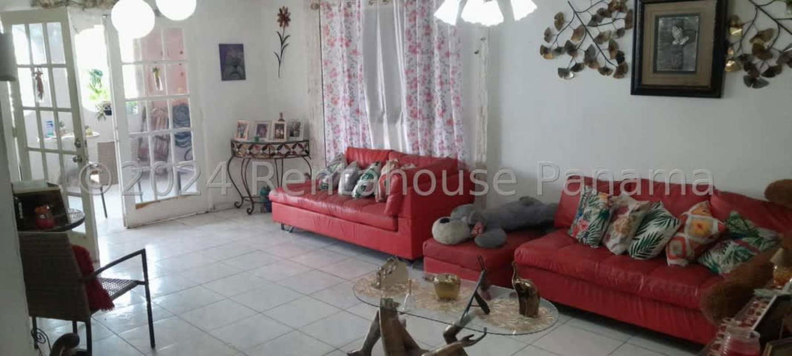 Secondary bedroom with closet ceiling fan in Don Bosco Panama for sale house