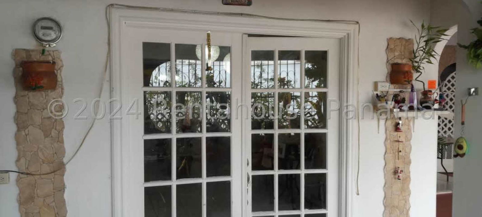 Functional kitchen gas stove cabinetry in house Don Bosco Panama City