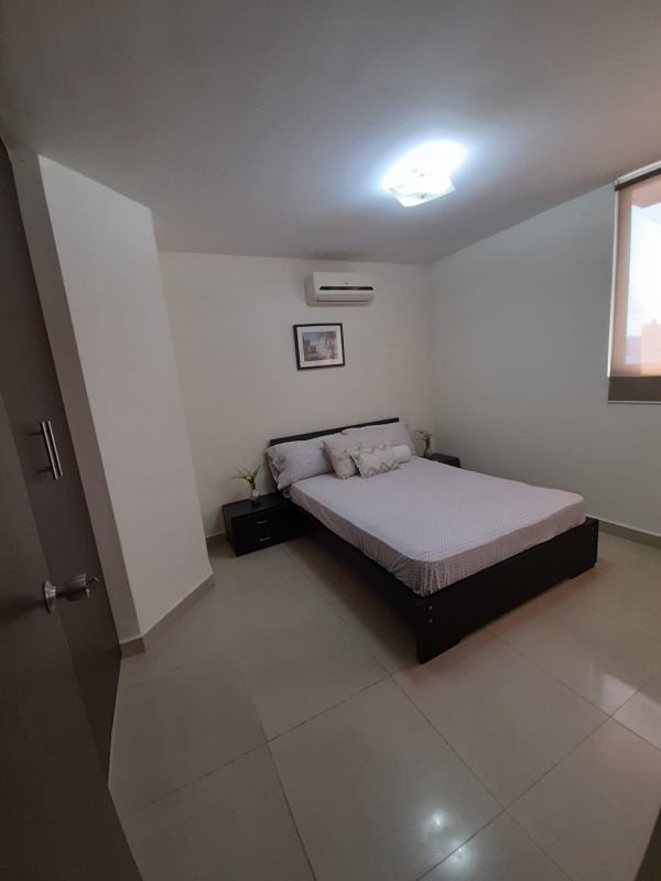 Rooftop swimming pool city skyline view PH Miyaky Obarrio Panama City