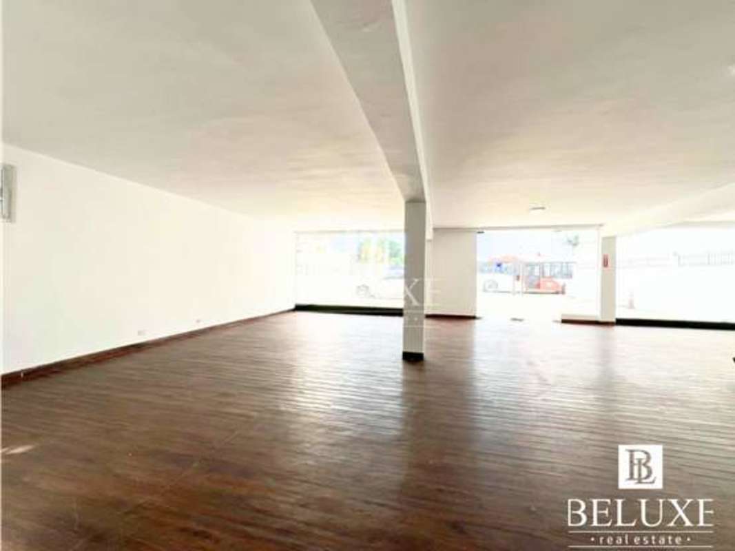 Open plan interior space suitable for offices or retail in commercial investment building Panama