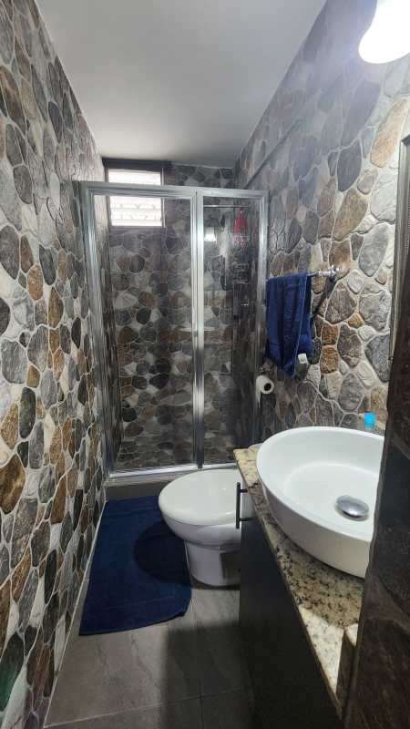 Master bedroom with closet, ceramic floors, window with natural light in Condo El Jilguero