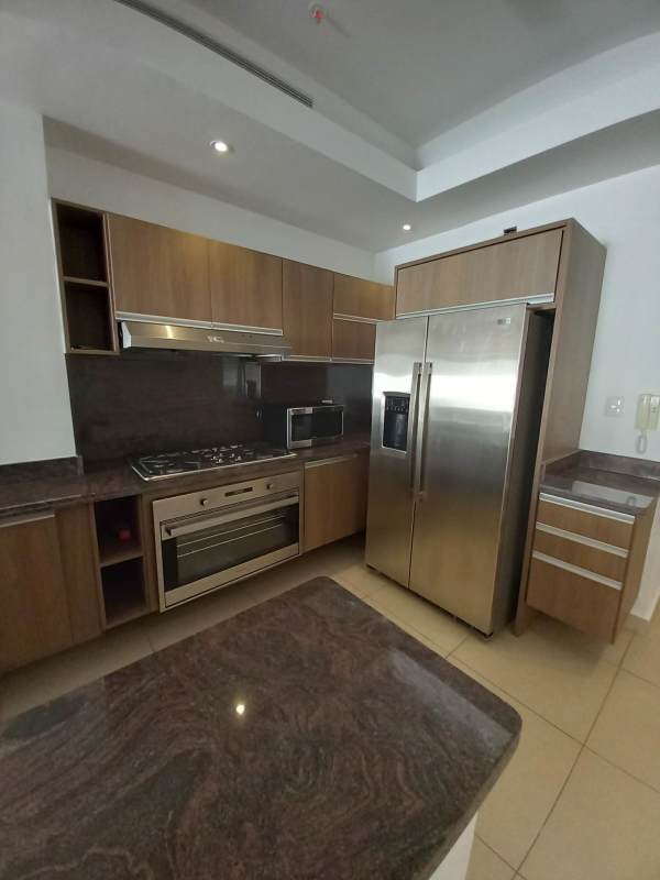 Master bedroom with bay window ocean view and ensuite bathroom at PH Rivage Panama