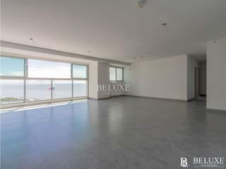 Apartment for Sale in San Francisco - 3 bedrooms