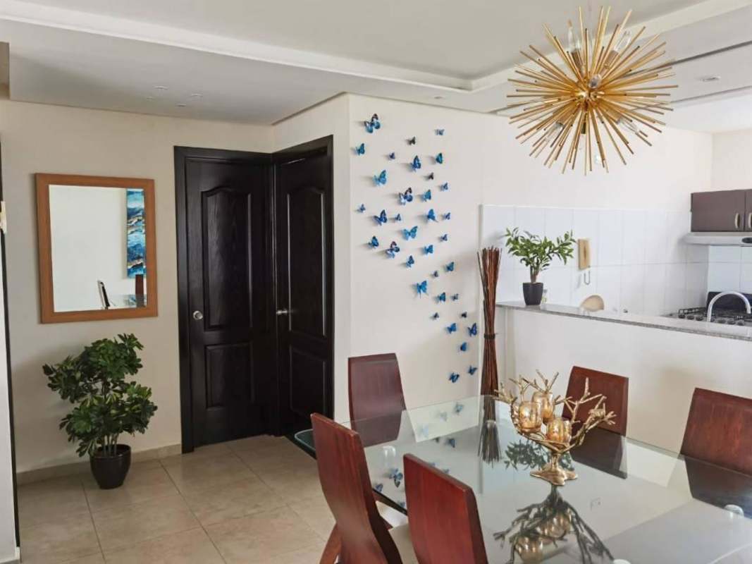 Bathroom with porcelain tile and walk-in shower at PH South Beach Avenida Balboa Panama