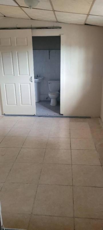 Modest bathroom with sliding door, ceramic tile Villa Guadalupe Panama