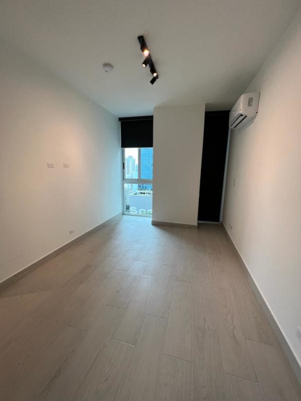 Modern secondary bedroom, large window with blackout, air conditioning and closet in PH Urbana Panama