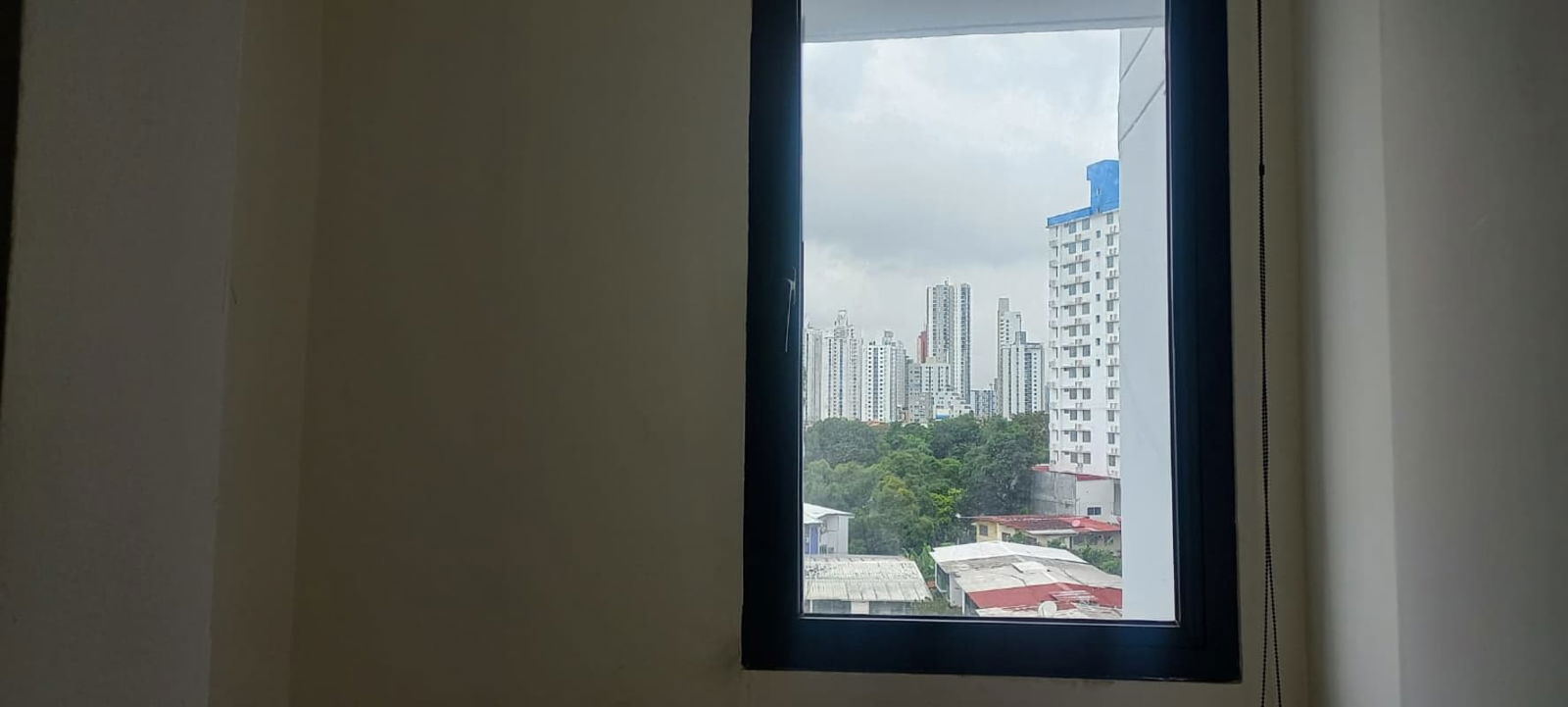 Bedroom with built-in closet city view window PH Vista Verde Panama