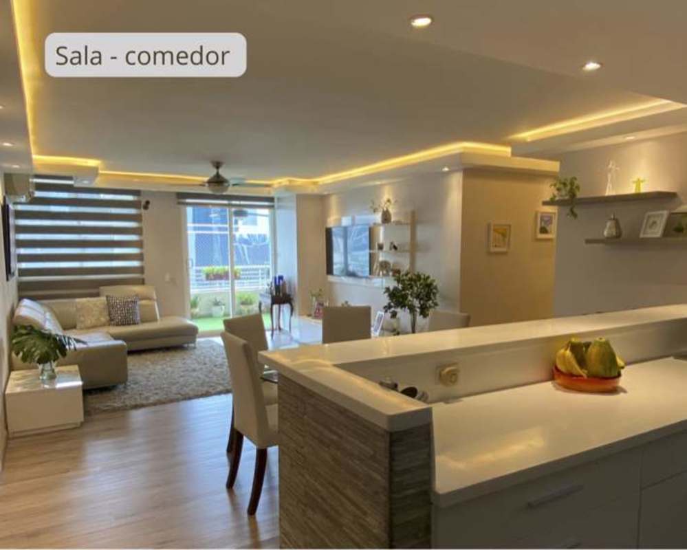 Bright living room in PH Sunrise Tower Obarrio furnished with modern decor and cityscape views