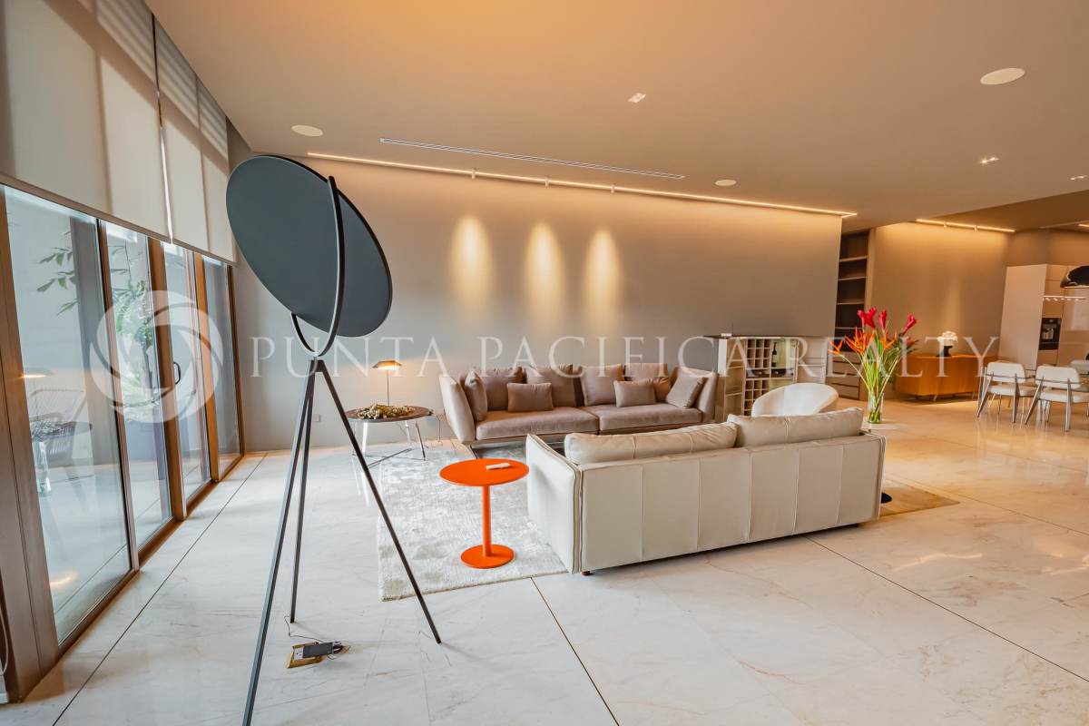 Modern master bathroom with marble, double sinks, glass shower PH Garden Ocean Reef Panama