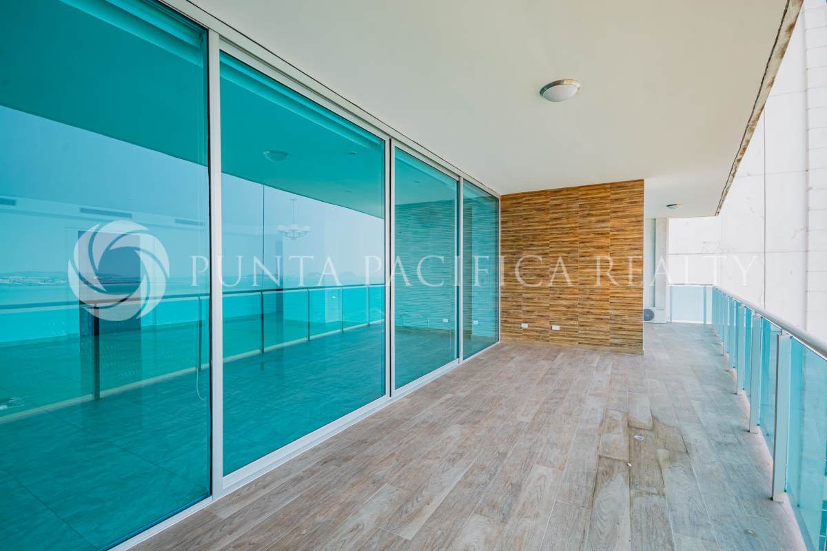 Bright marble bathroom with glass enclosed shower luxury fixtures in PH Aquamare Punta Pacifica Panama