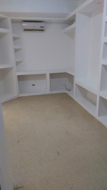 Reception area or display counter in commercial unit Calle 50 Panama