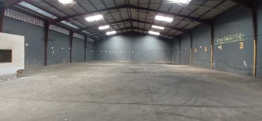 Warehouse with container truck access and loading bay in France Field Zona Libre Colon Panama