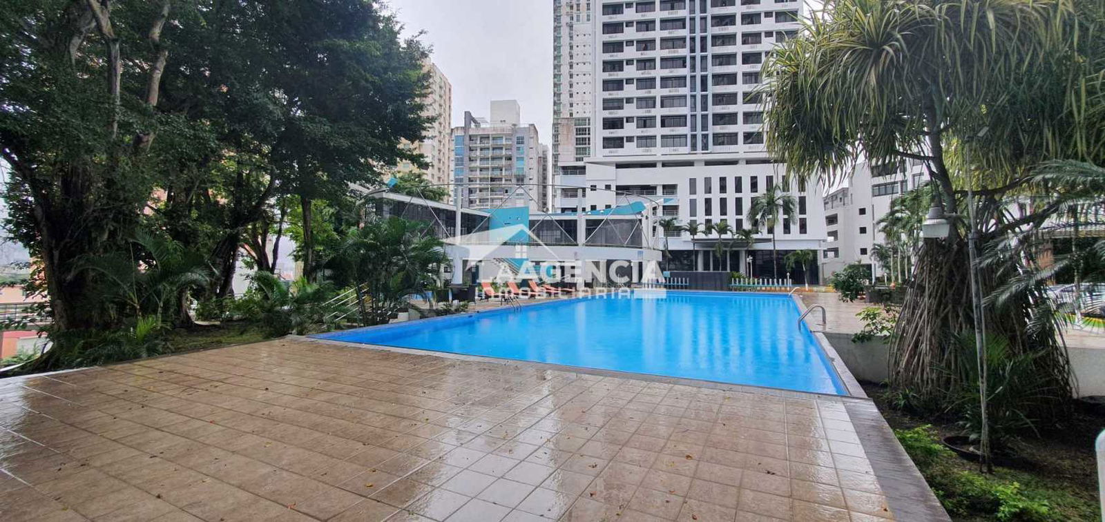 Tower PH Elite 500 hilltop with city skyline panorama Panama City